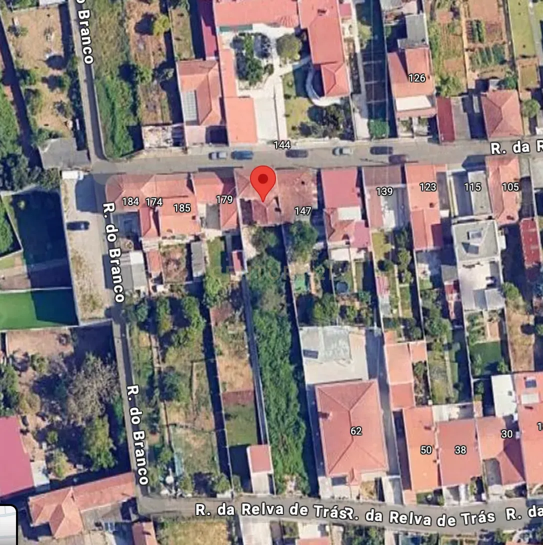 Casa para Recuperar em Ovar - 3 Quartos e 2 Casas de Banho - Image 13
