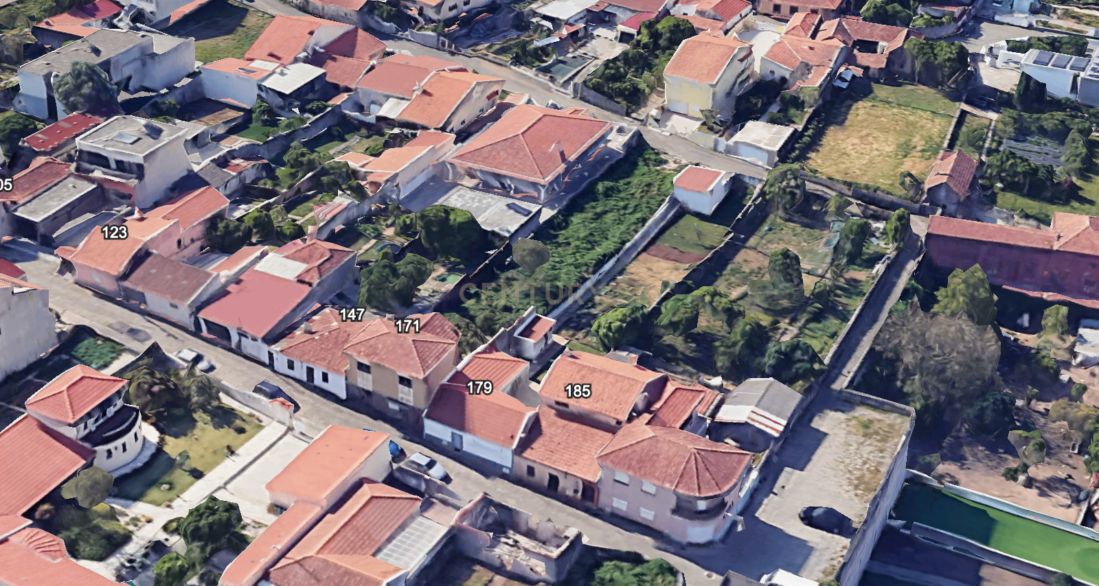 Casa para Recuperar em Ovar - 3 Quartos e 2 Casas de Banho - Image 17