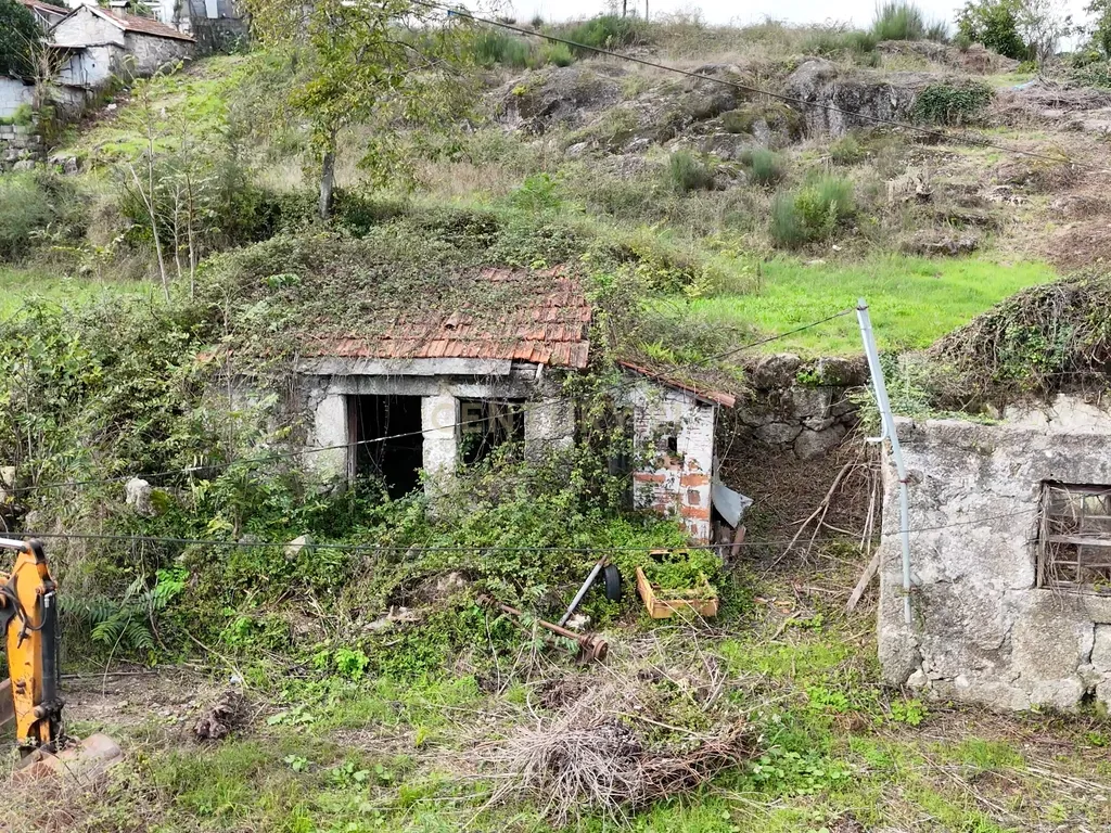 Quinta De Além com casa rústica em ruína para reabilitação total de 2 quartos no centro de Cete, Paredes - Image 4