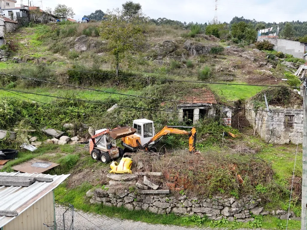 Quinta De Além com casa rústica em ruína para reabilitação total de 2 quartos no centro de Cete, Paredes - Image 3