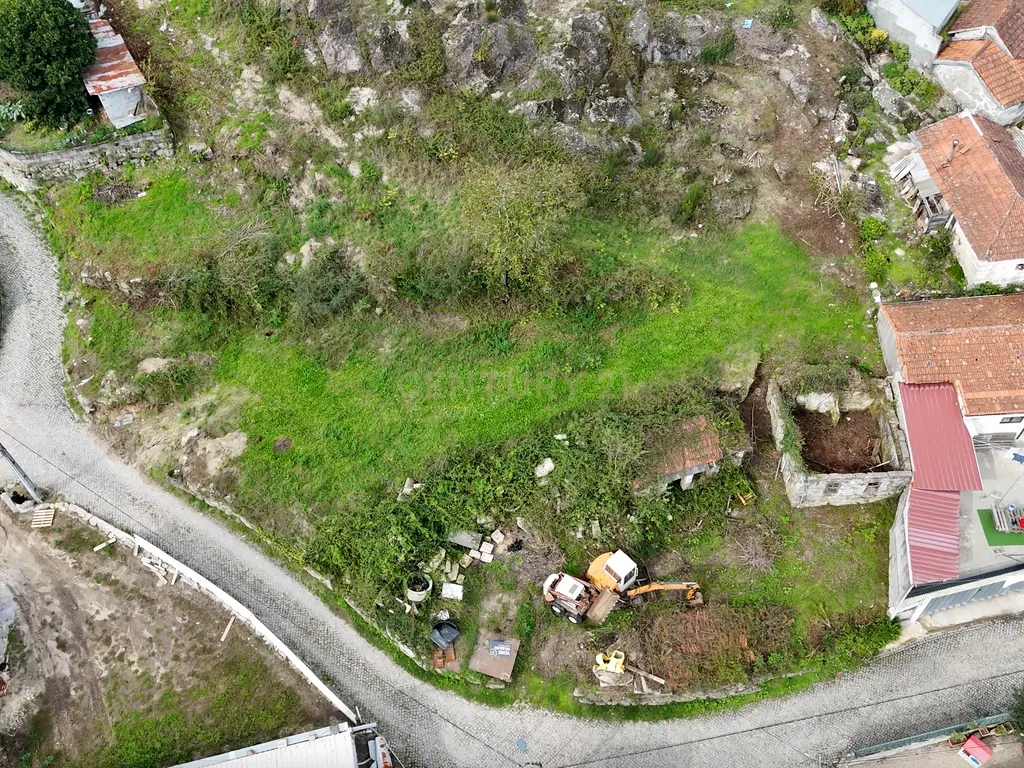 Quinta De Além com casa rústica em ruína para reabilitação total de 2 quartos no centro de Cete, Paredes - Image 5