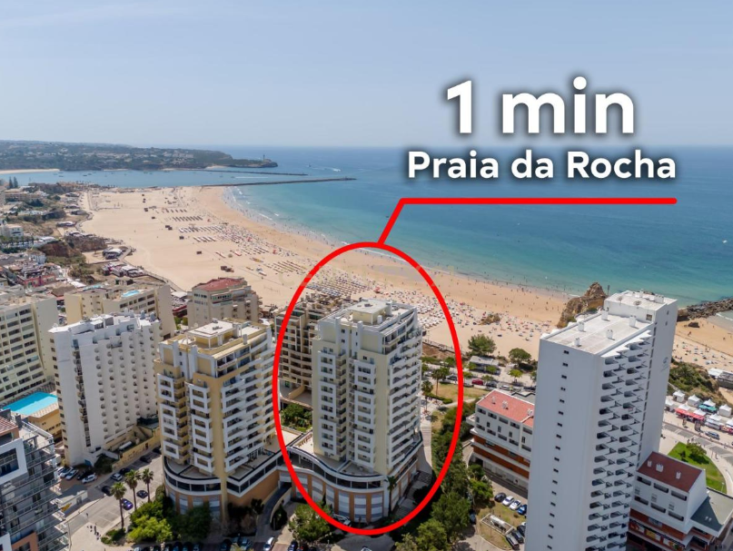 Apartamento T2 com Garagem e Vista Mar - Praia da Rocha 1º Linha - Image 2