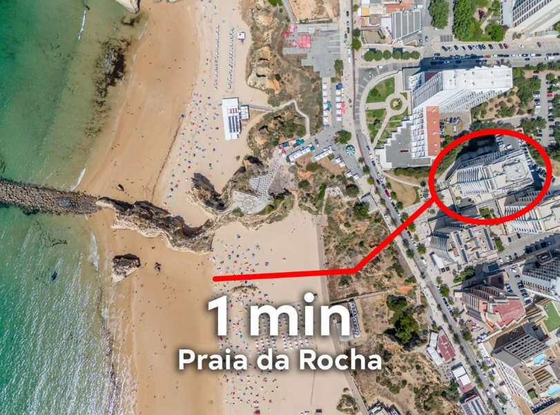 Apartamento T2 com Garagem e Vista Mar - Praia da Rocha 1º Linha - Image 1
