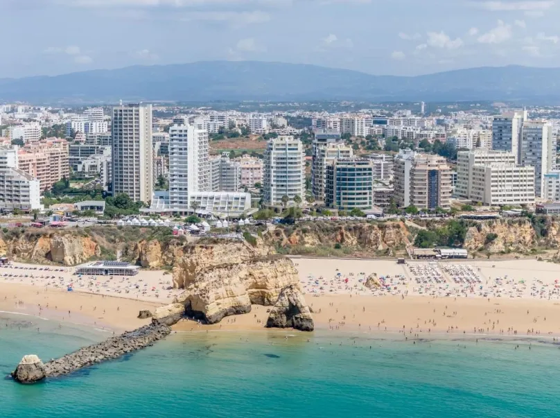 Apartamento T2 com Garagem e Vista Mar - Praia da Rocha 1º Linha - Image 18