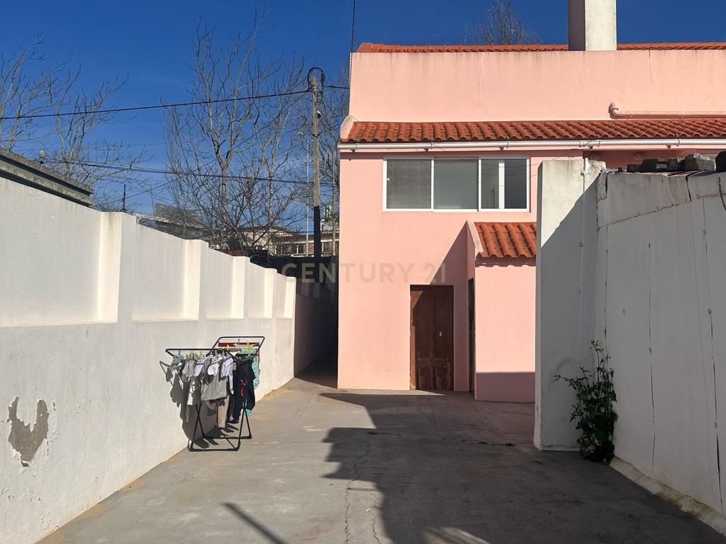 Prédio em Marvila com terreno de 589 metros! - Image 2