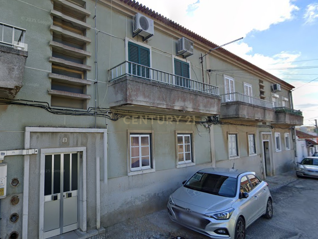 Apartamento T2 c/ Varanda e Marquise na Azeda, Setúbal - Image 13