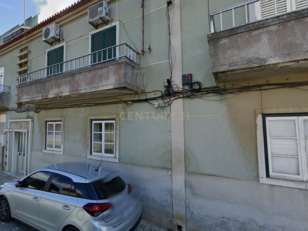 Apartamento T2 c/ Varanda e Marquise na Azeda, Setúbal - Image 11
