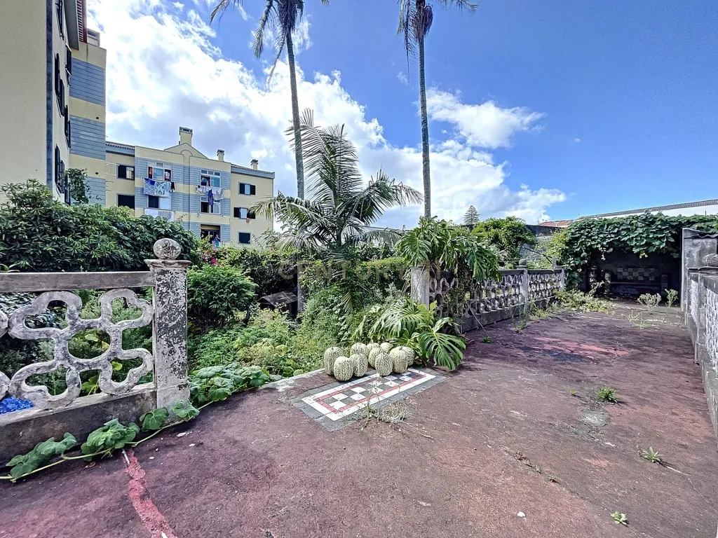 Prédio secular centro da cidade de Ponta Delgada (São José) - Image 19