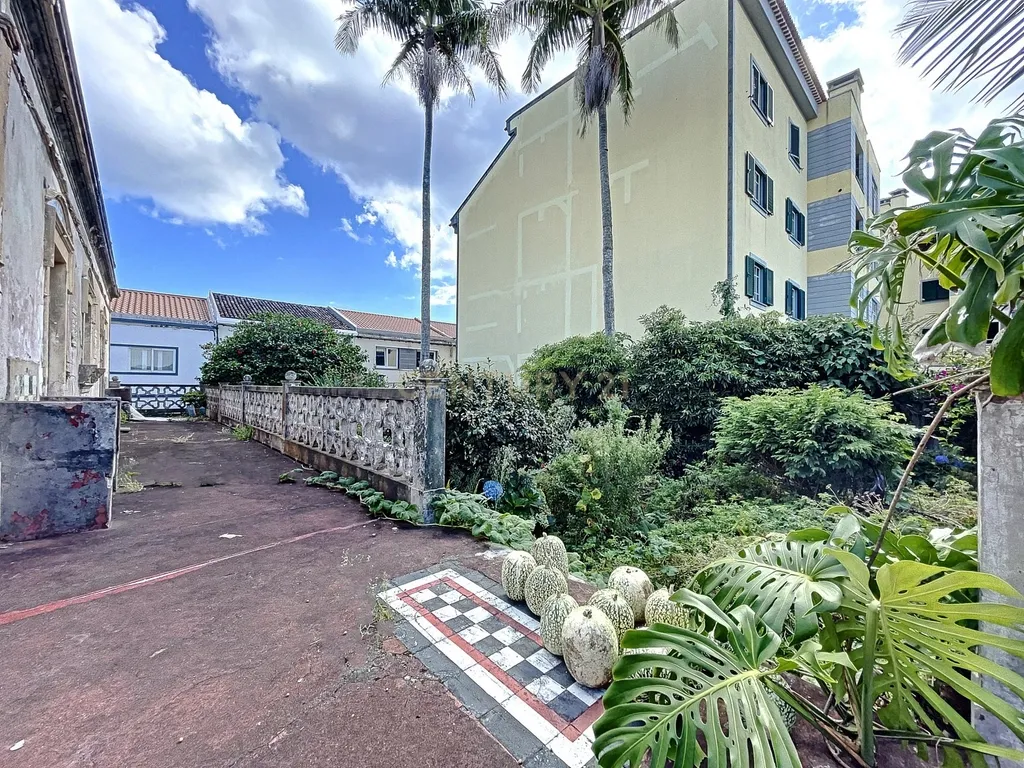 Prédio secular centro da cidade de Ponta Delgada (São José) - Image 18