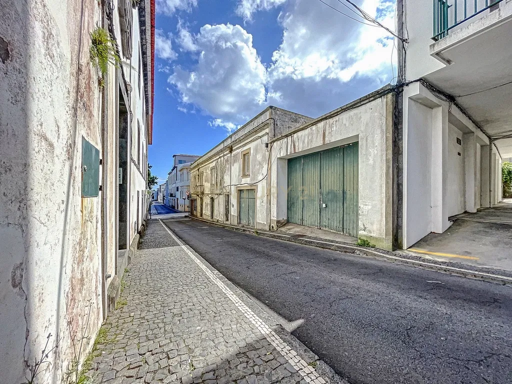 Prédio secular centro da cidade de Ponta Delgada (São José) - Image 21