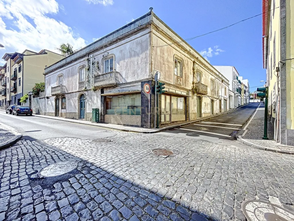 Prédio secular centro da cidade de Ponta Delgada (São José) - Image 2