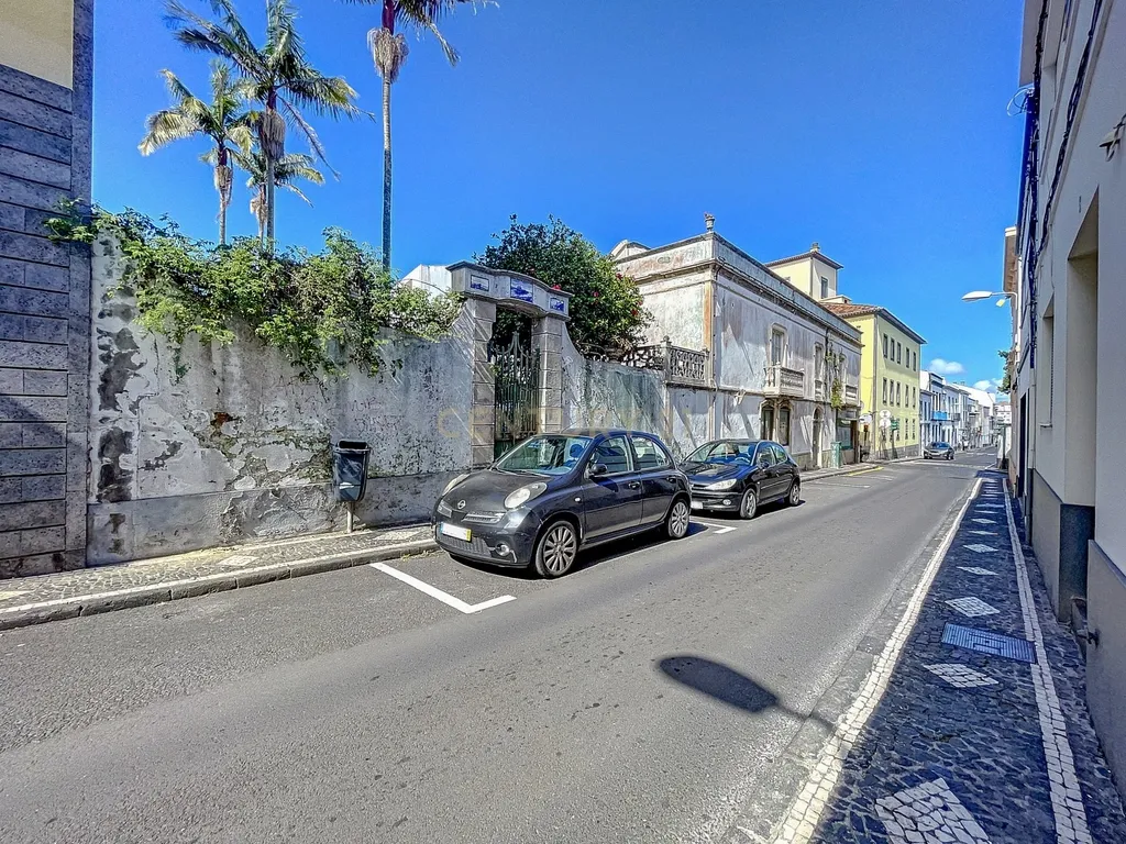 Prédio secular centro da cidade de Ponta Delgada (São José) - Image 20