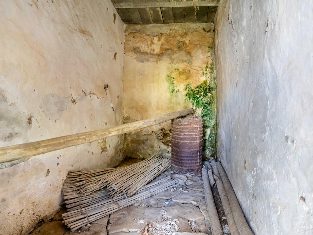 Propriedade com 2 moradias tradicionais e terrenos a venda em Paderne, Albufeira, Algarve Portugal - Image 31