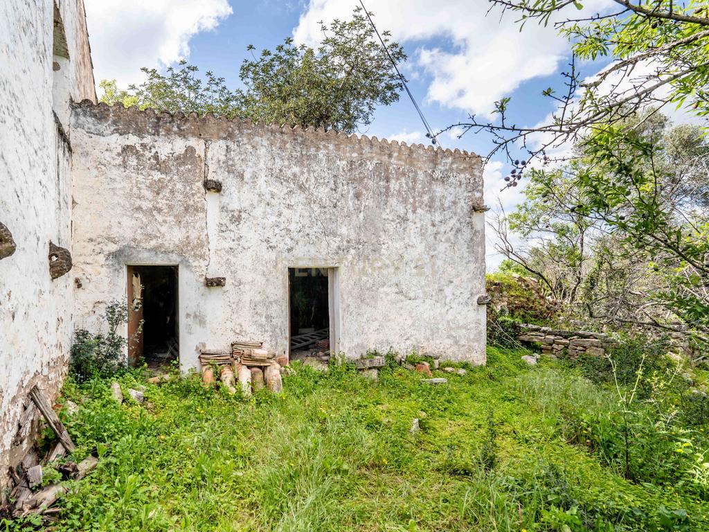 Propriedade com 2 moradias tradicionais e terrenos a venda em Paderne, Albufeira, Algarve Portugal - Image 25