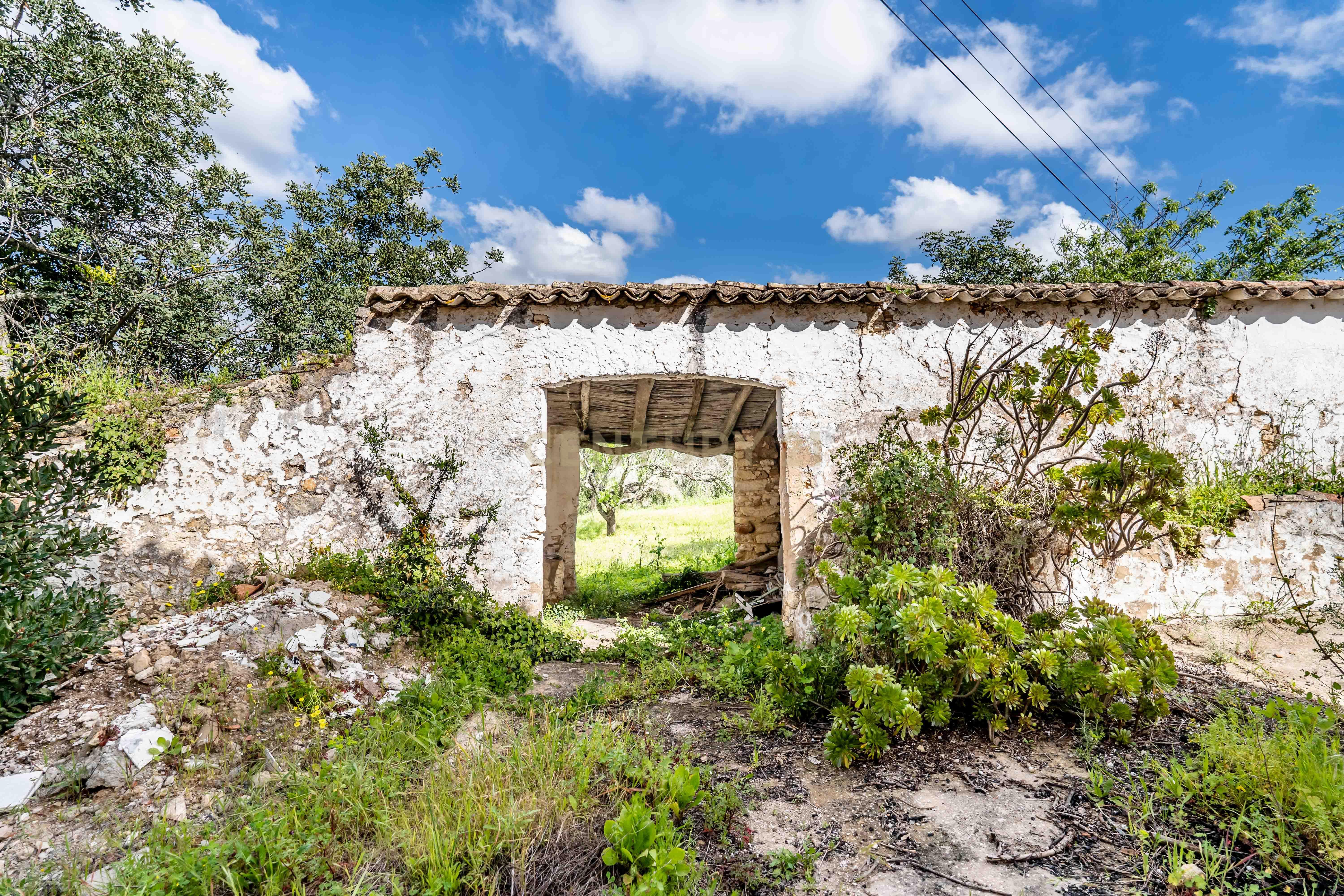 Propriedade com 2 moradias tradicionais e terrenos a venda em Paderne, Albufeira, Algarve Portugal - Image 29