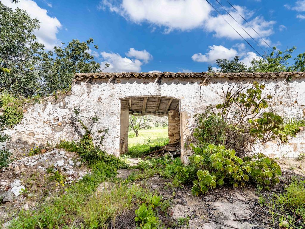 Propriedade com 2 moradias tradicionais e terrenos a venda em Paderne, Albufeira, Algarve Portugal - Image 29