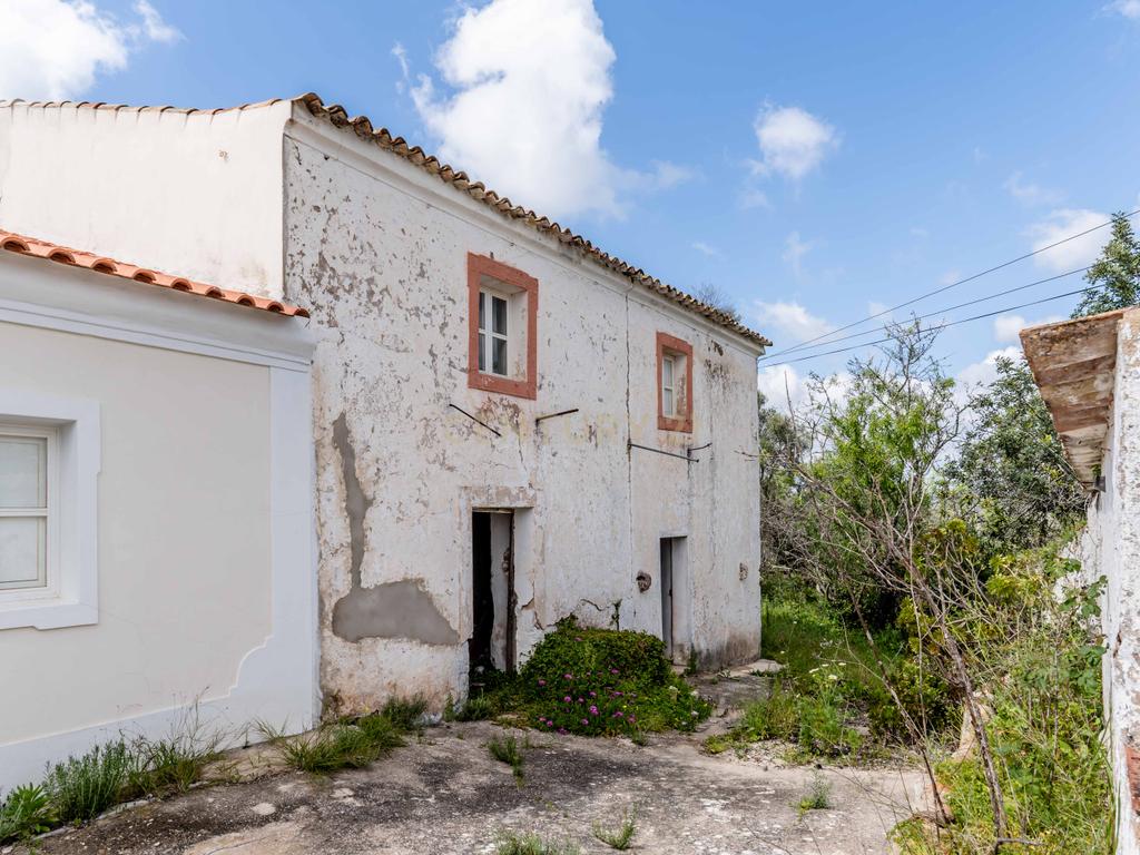 Propriedade com 2 moradias tradicionais e terrenos a venda em Paderne, Albufeira, Algarve Portugal - Image 23