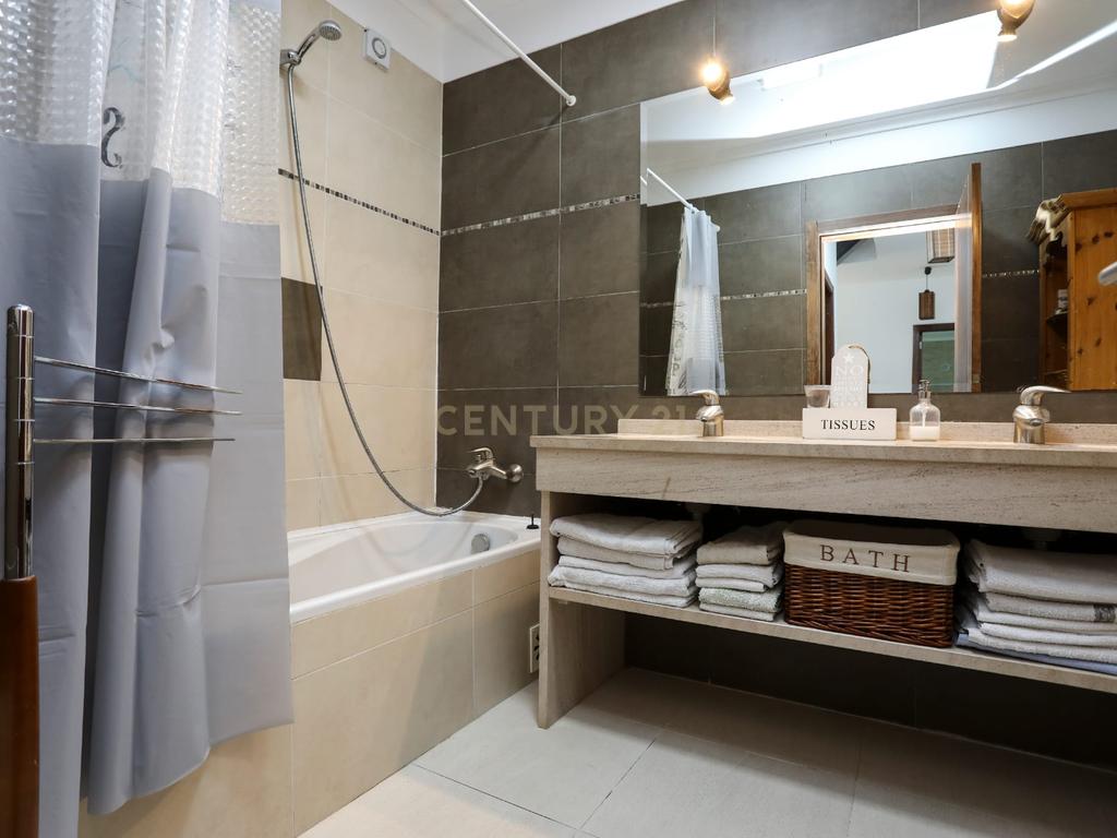 Moradia em Caneças, com piscina, sótao e um anexo com churrasqueira e quarto independente - Image 13