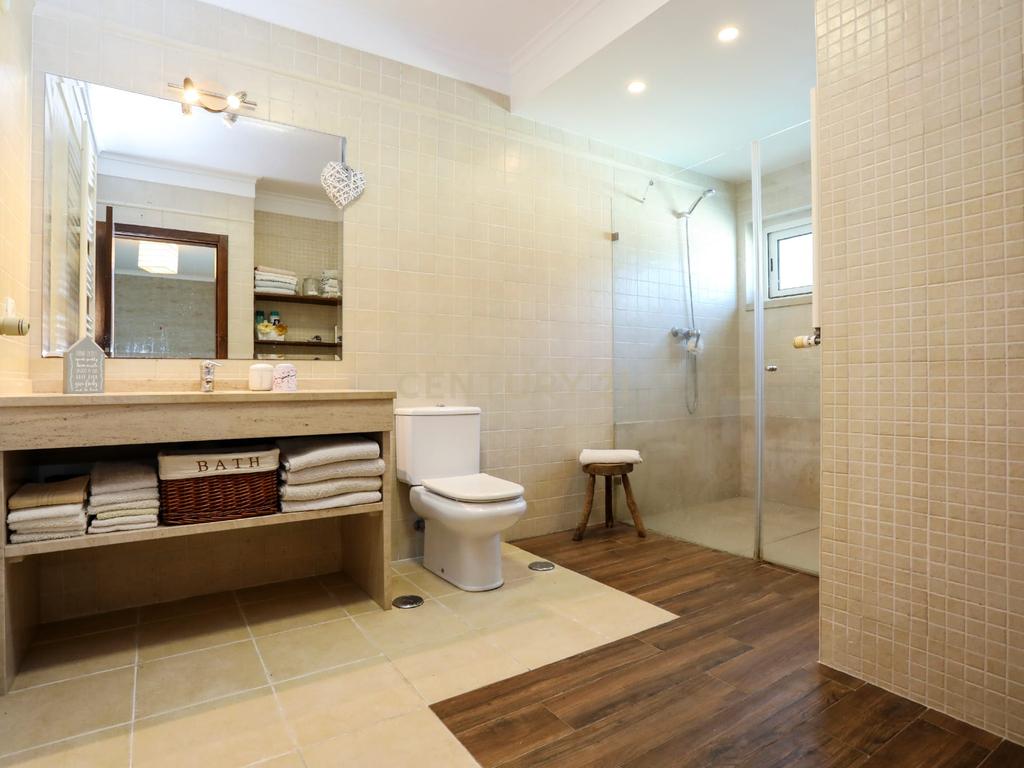 Moradia em Caneças, com piscina, sótao e um anexo com churrasqueira e quarto independente - Image 18