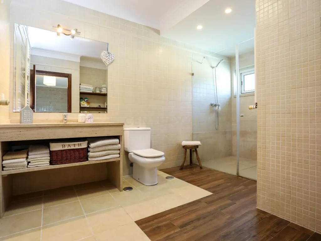 Moradia em Caneças, com piscina, sótao e um anexo com churrasqueira e quarto independente - Image 18