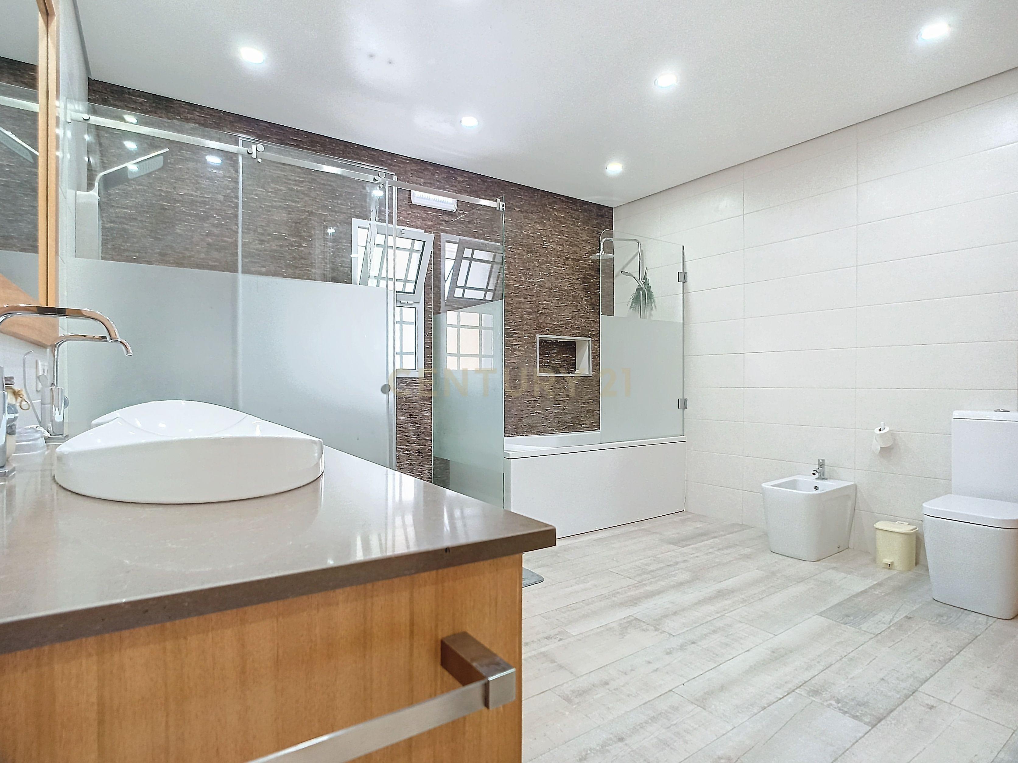 Moradia T4 com Vista Mar | Ajuda da Bretanha | São Miguel - Image 9