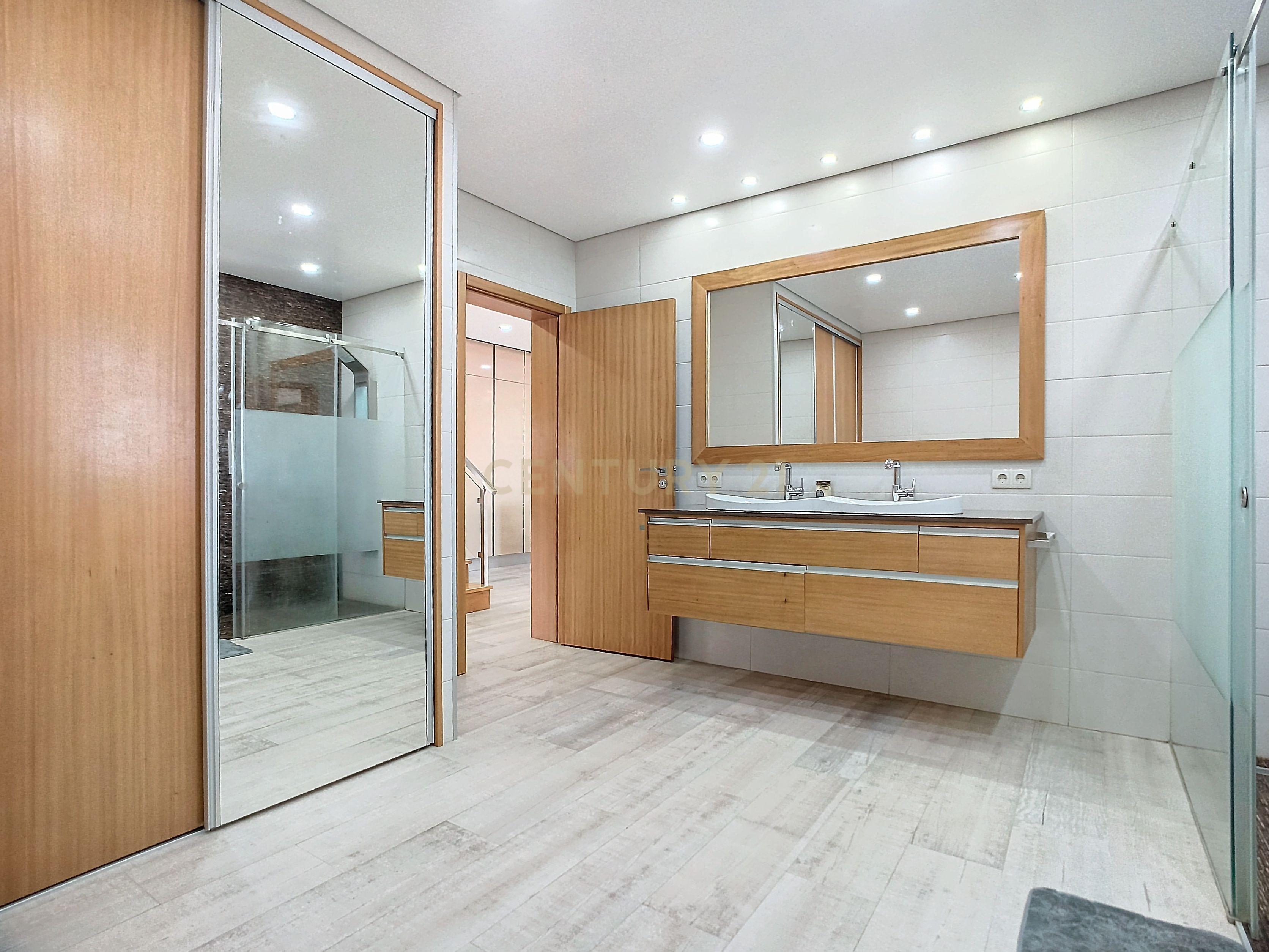 Moradia T4 com Vista Mar | Ajuda da Bretanha | São Miguel - Image 11