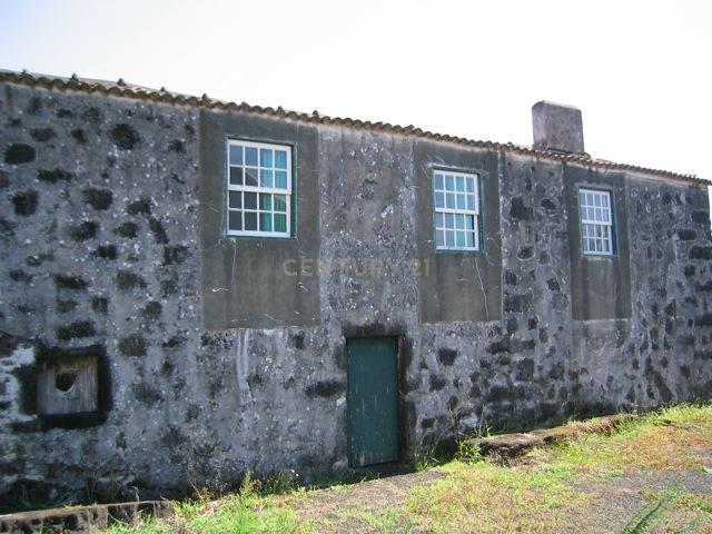 Casa/Ruína com vista para a montanha - Image 2