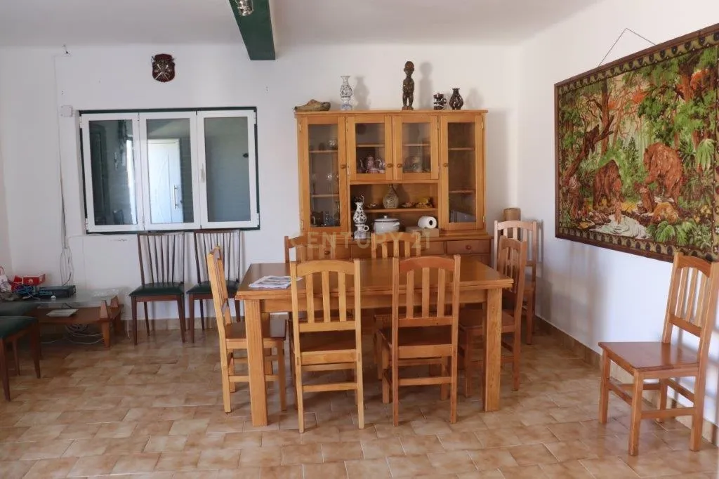 Reservado - Casa de Praia com vista lateral para o mar, com 2 garagens box, logradouro de boas dimensões, 3 quartos, a uma curta distância da praia paradisíaca de Vale Furado - Image 9