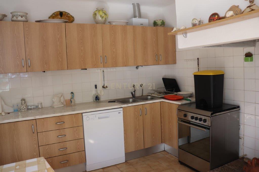 Reservado - Casa de Praia com vista lateral para o mar, com 2 garagens box, logradouro de boas dimensões, 3 quartos, a uma curta distância da praia paradisíaca de Vale Furado - Image 14