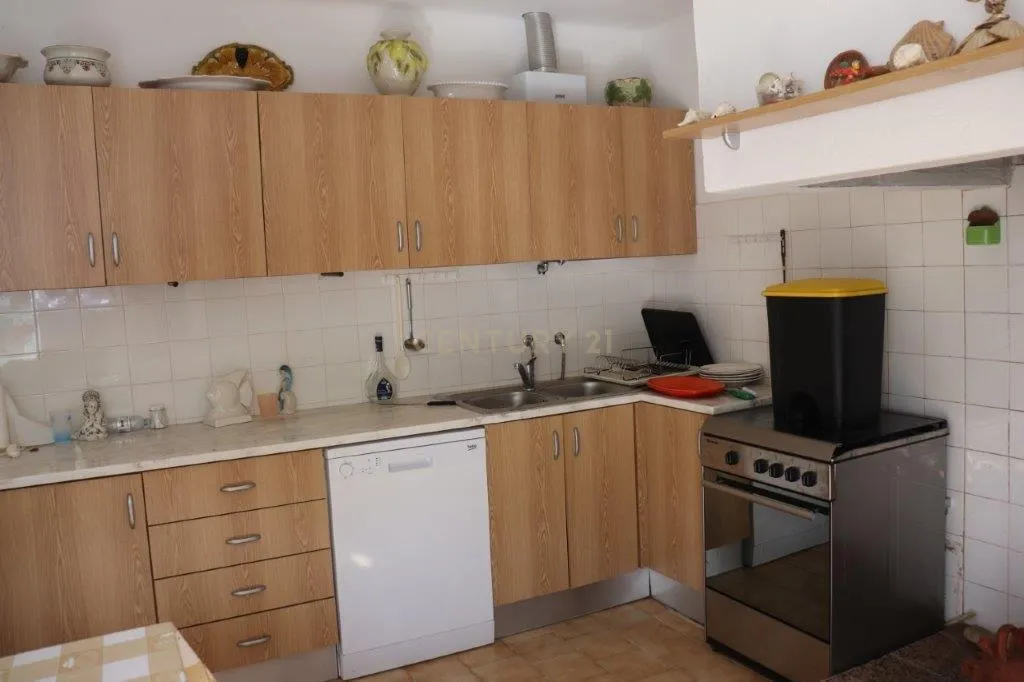 Reservado - Casa de Praia com vista lateral para o mar, com 2 garagens box, logradouro de boas dimensões, 3 quartos, a uma curta distância da praia paradisíaca de Vale Furado - Image 14