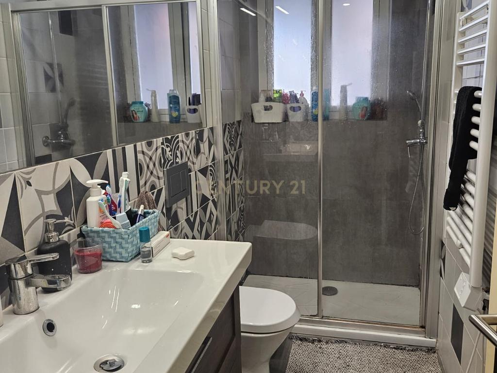 Apartamento T3 com terraço na Graça - Image 20