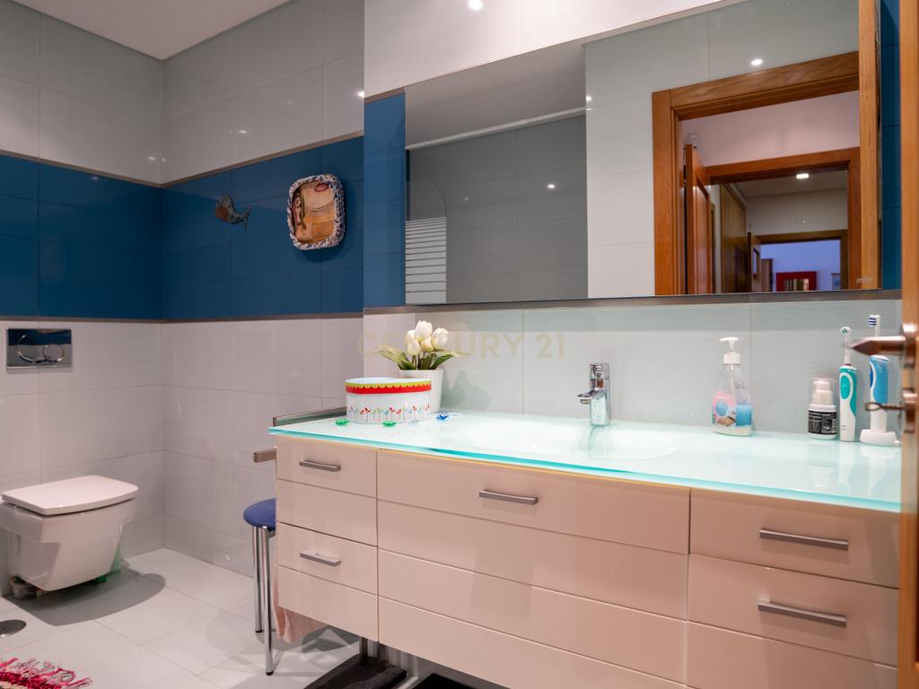 Apartamento com Terraço T2  de Charme em Benfica - Excelência e Conforto - Image 23