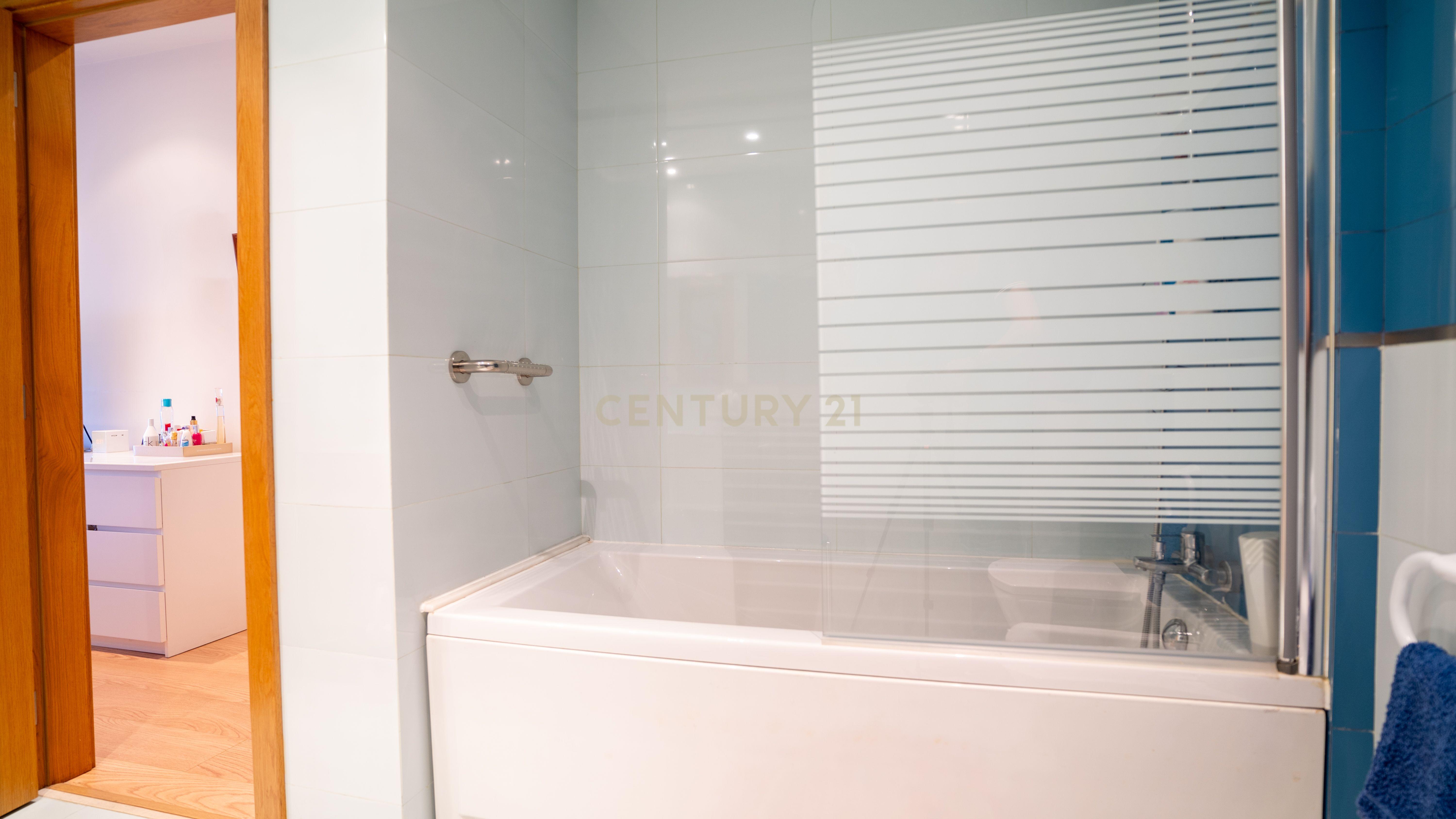 Apartamento com Terraço T2 de Charme em Benfica - Excelência e Conforto - Image 24