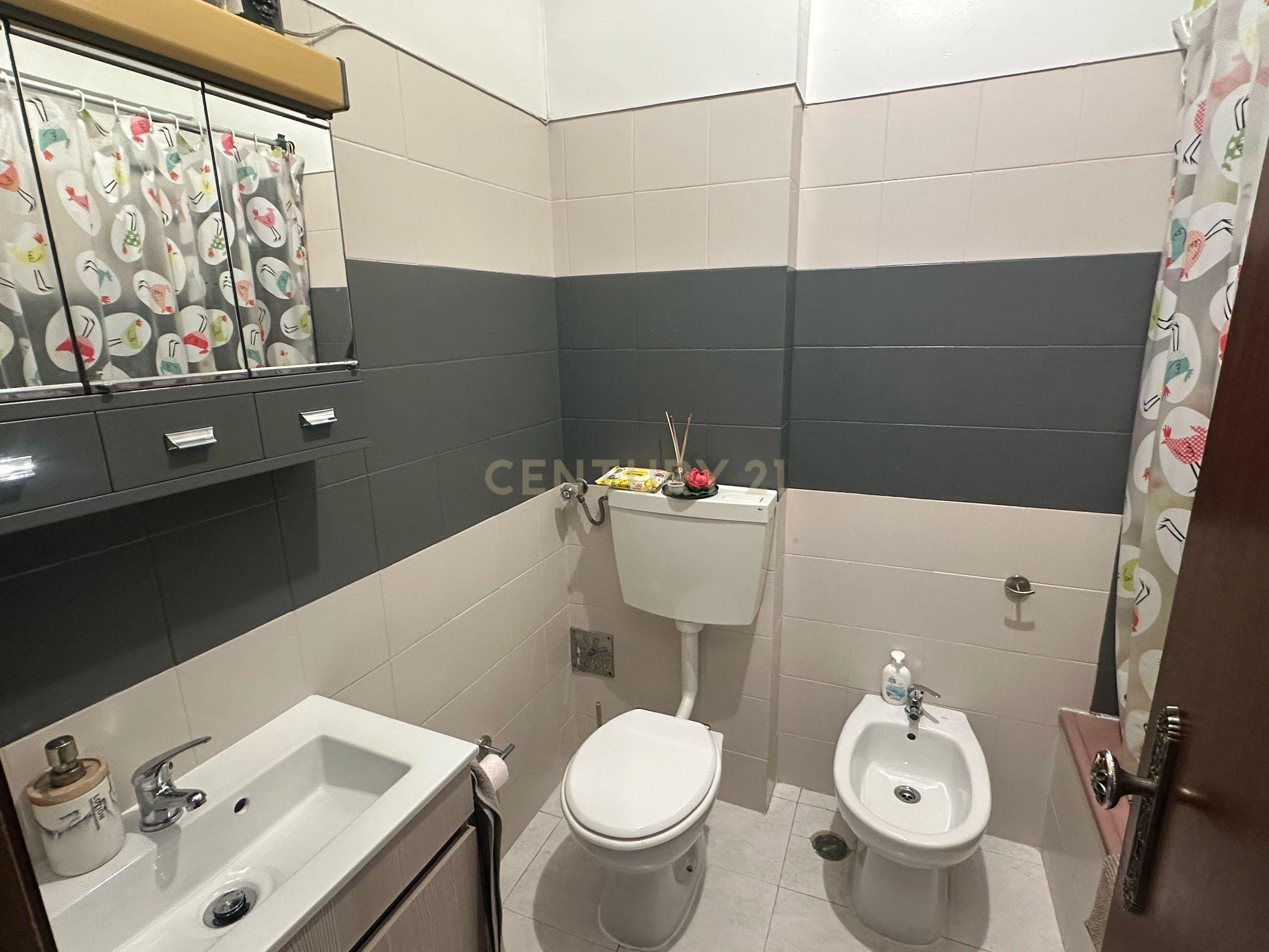 Apartamento T2 com ótima localização - Image 6