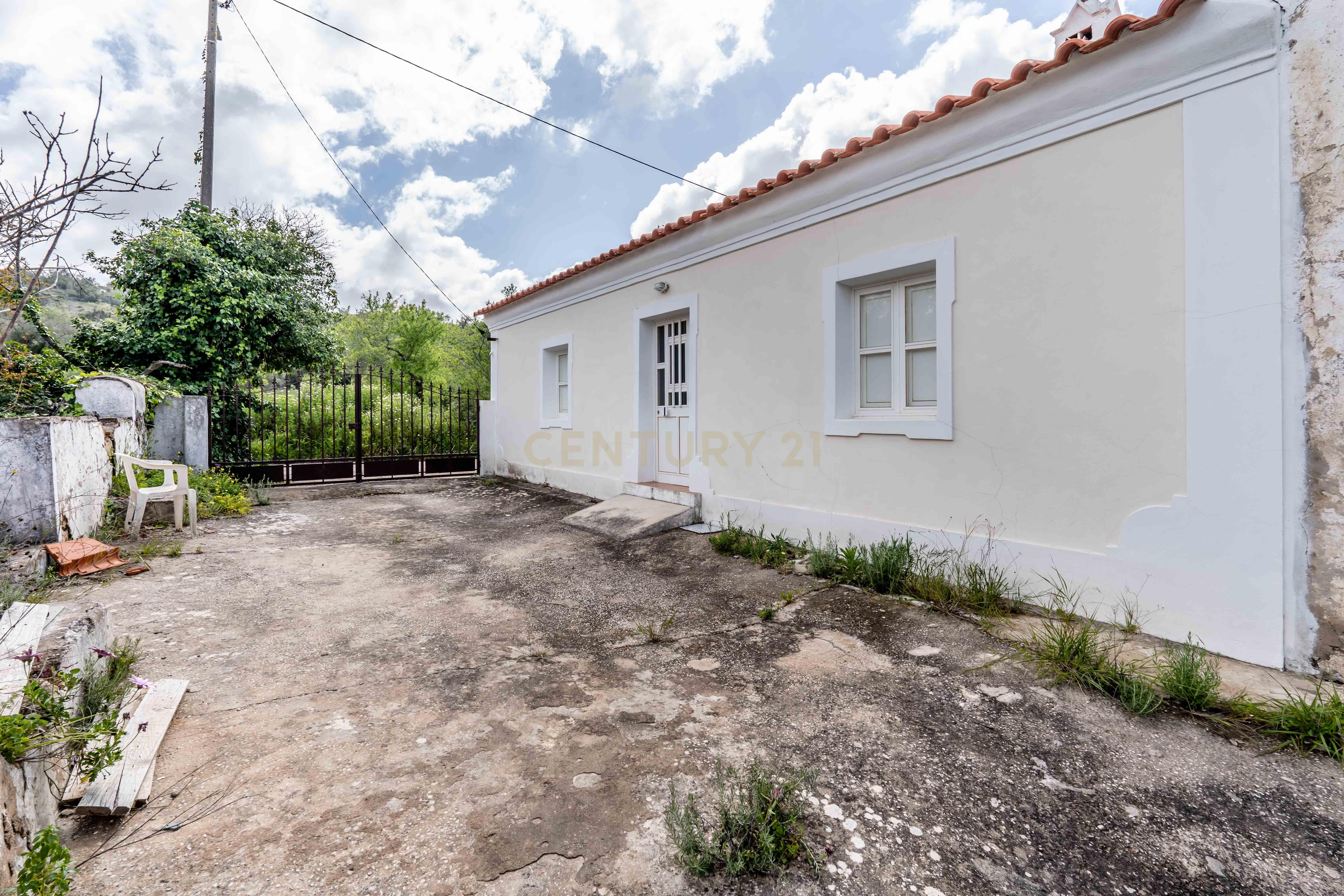 Propriedade com 2 moradias tradicionais e terrenos a venda em Paderne, Albufeira, Algarve Portugal - Image 2