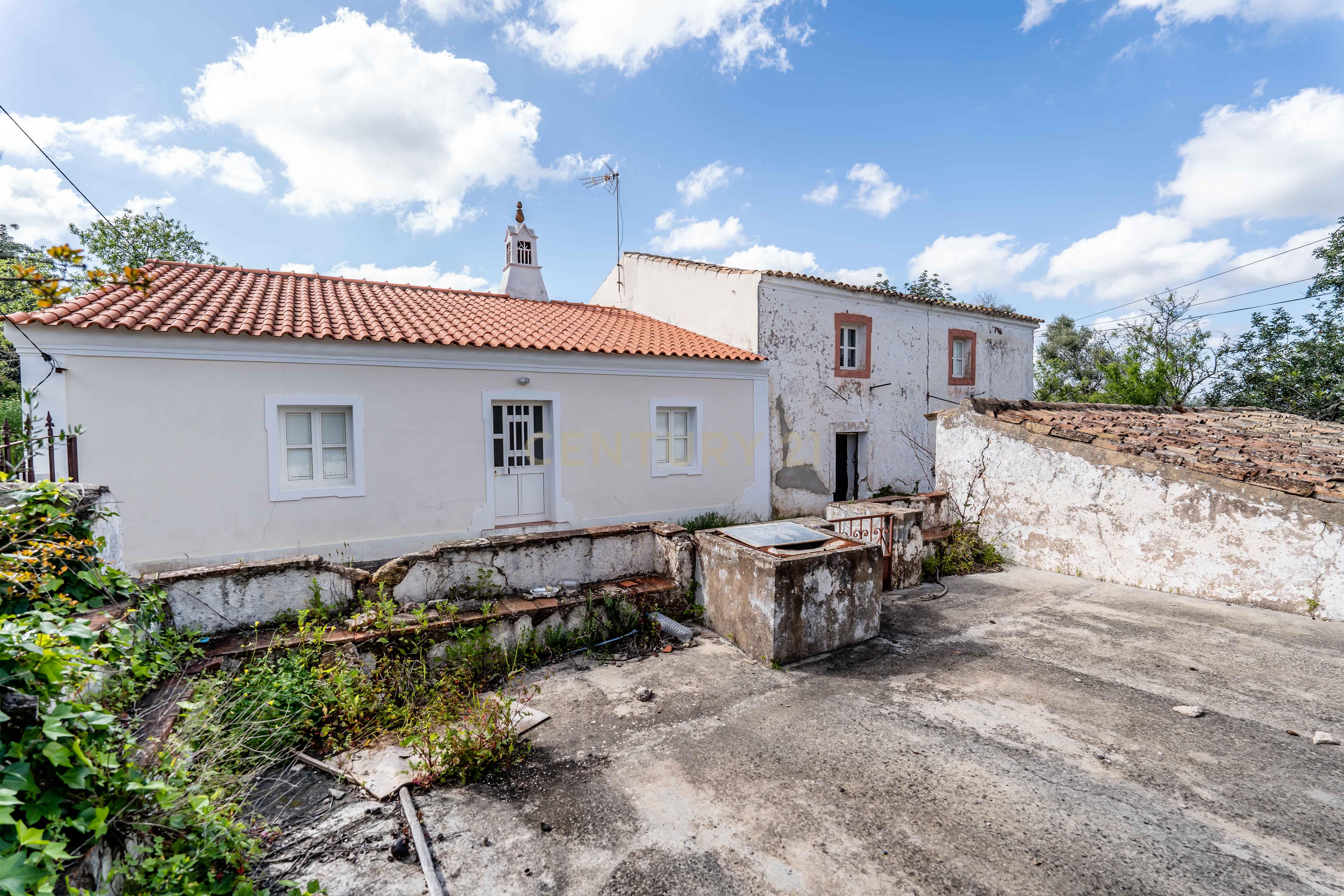 Propriedade com 2 moradias tradicionais e terrenos a venda em Paderne, Albufeira, Algarve Portugal - Image 4