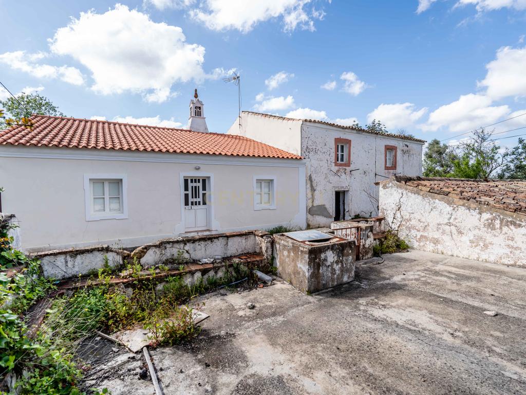 Propriedade com 2 moradias tradicionais e terrenos a venda em Paderne, Albufeira, Algarve Portugal - Image 4