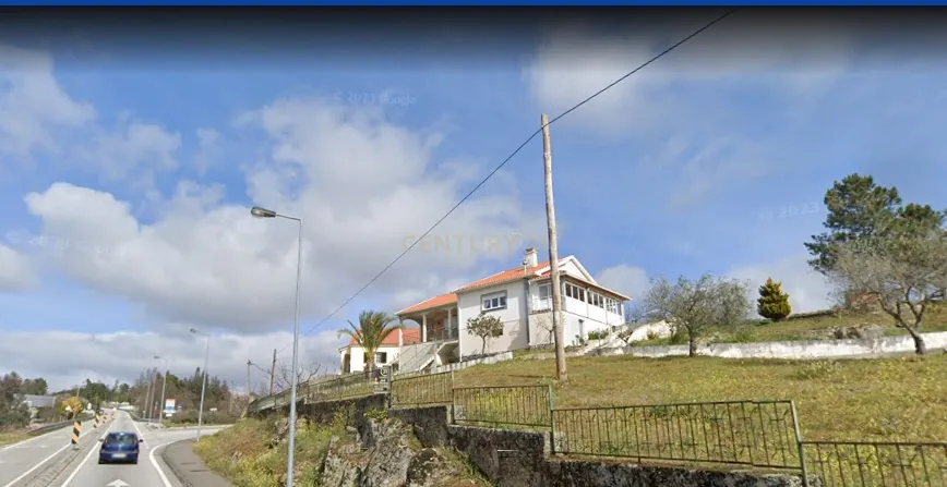 Casa Isolada em Valpaços com Excelente Exposição Solar - Image 1