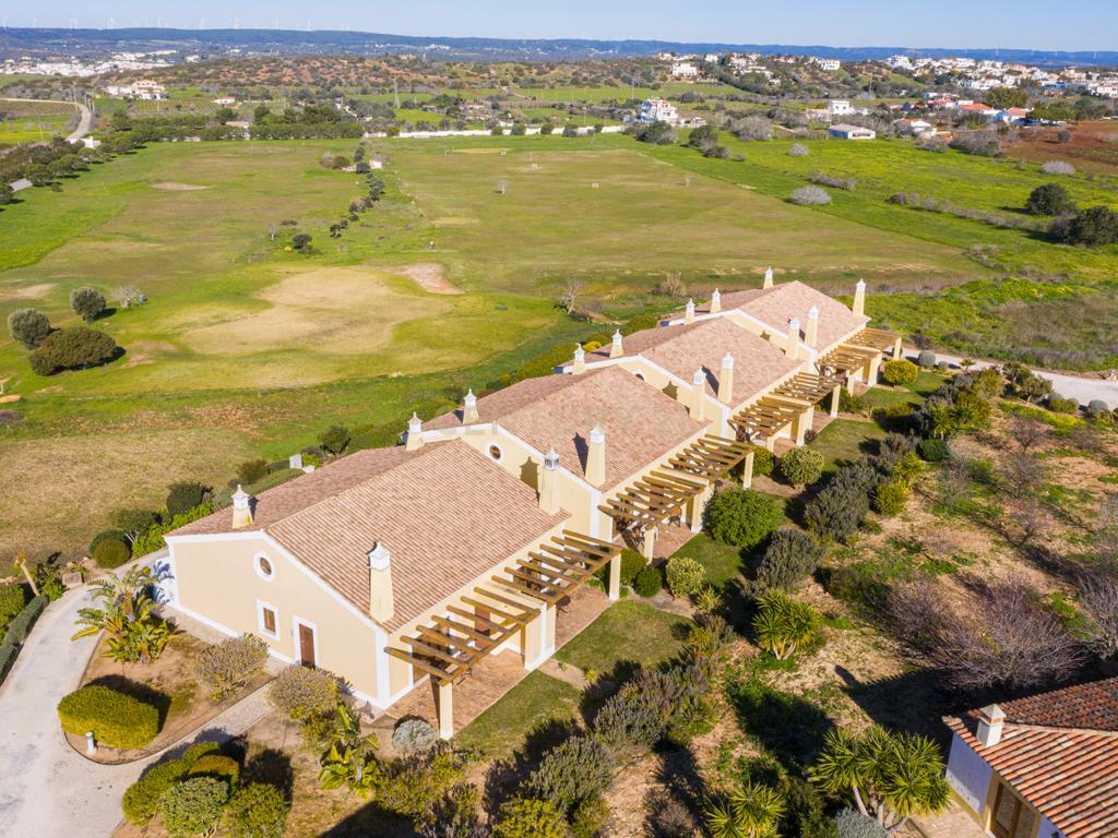 Moradia T2, em banda com terraço e jardim - Image 25
