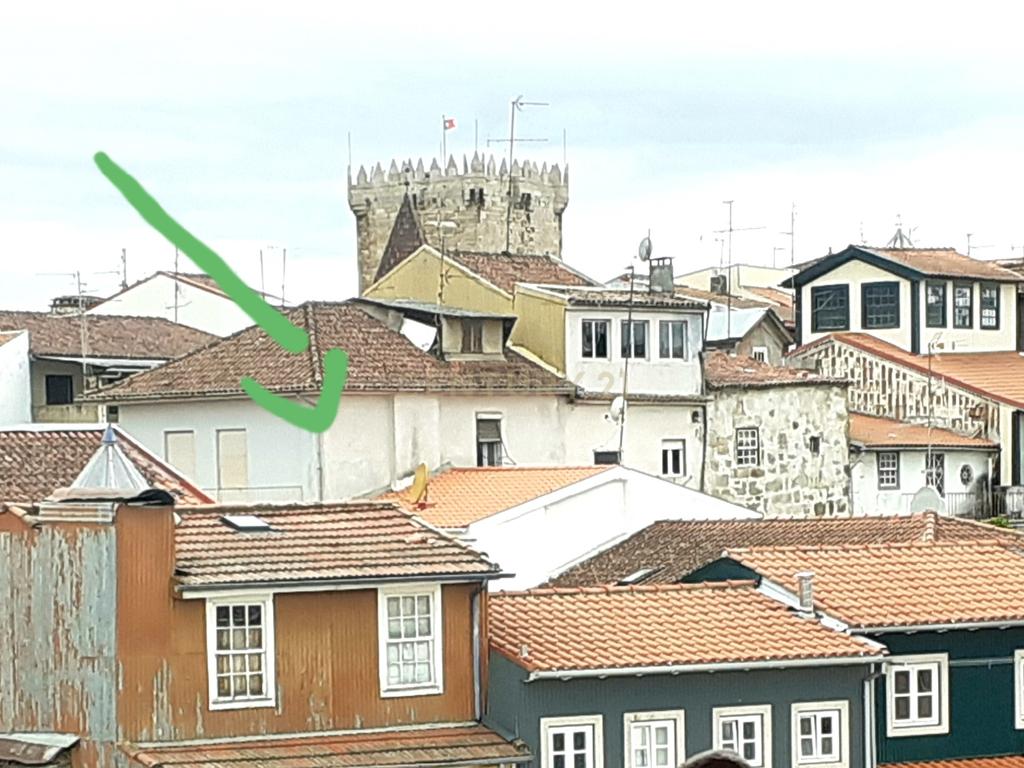 Edifício T4 em Chaves com Luz Natural e Varanda - Image 47