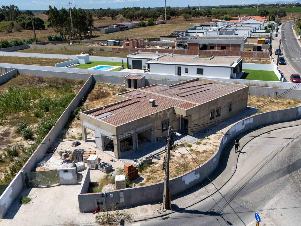MORADIA T3 COM PISCINA E VISTA CAMPO - Image 24