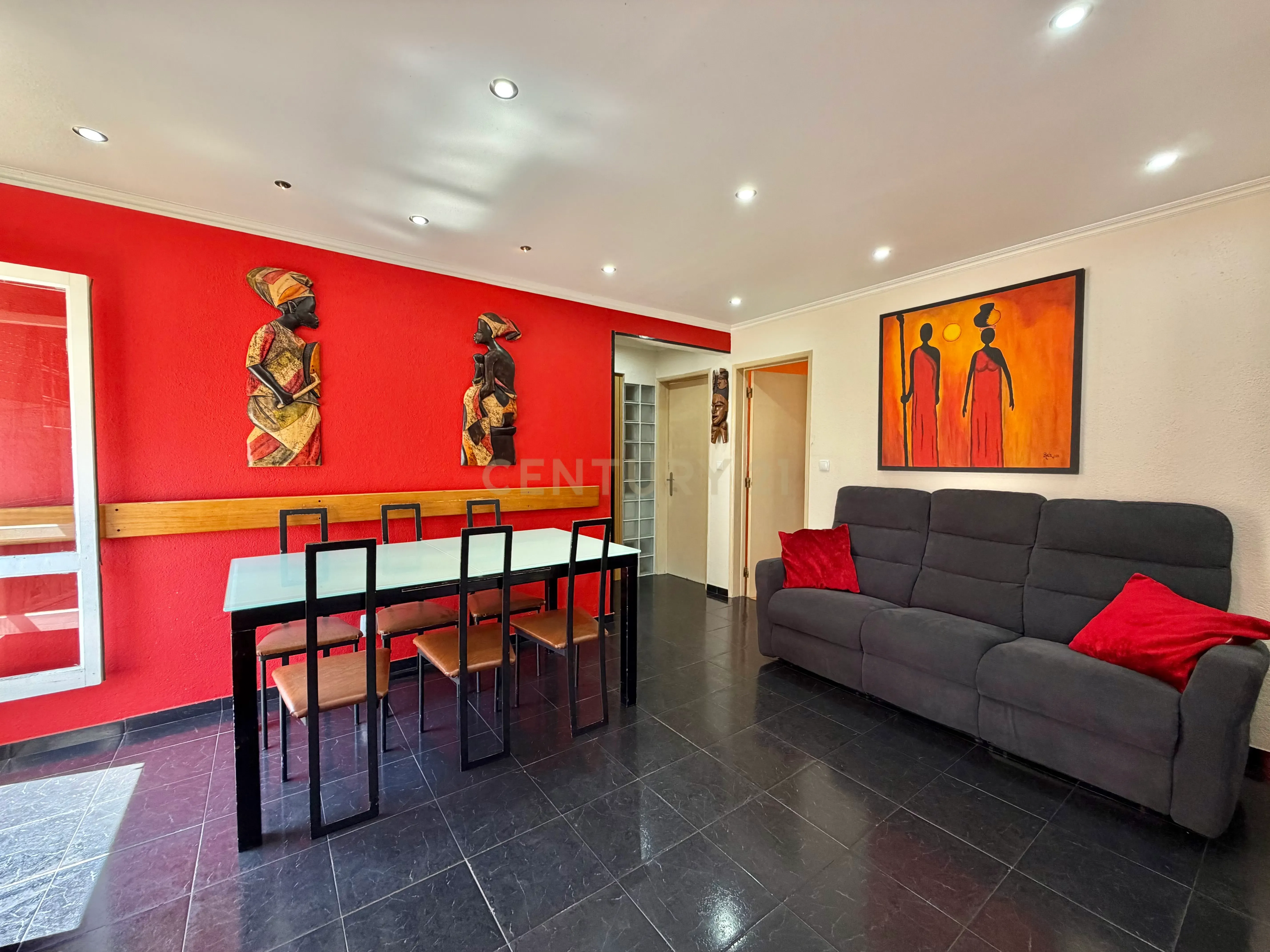 Fotografia 3 de T4 Remodelado no Laranjeiro | Localização Privilegiada e Excelente Potencial de Valorização