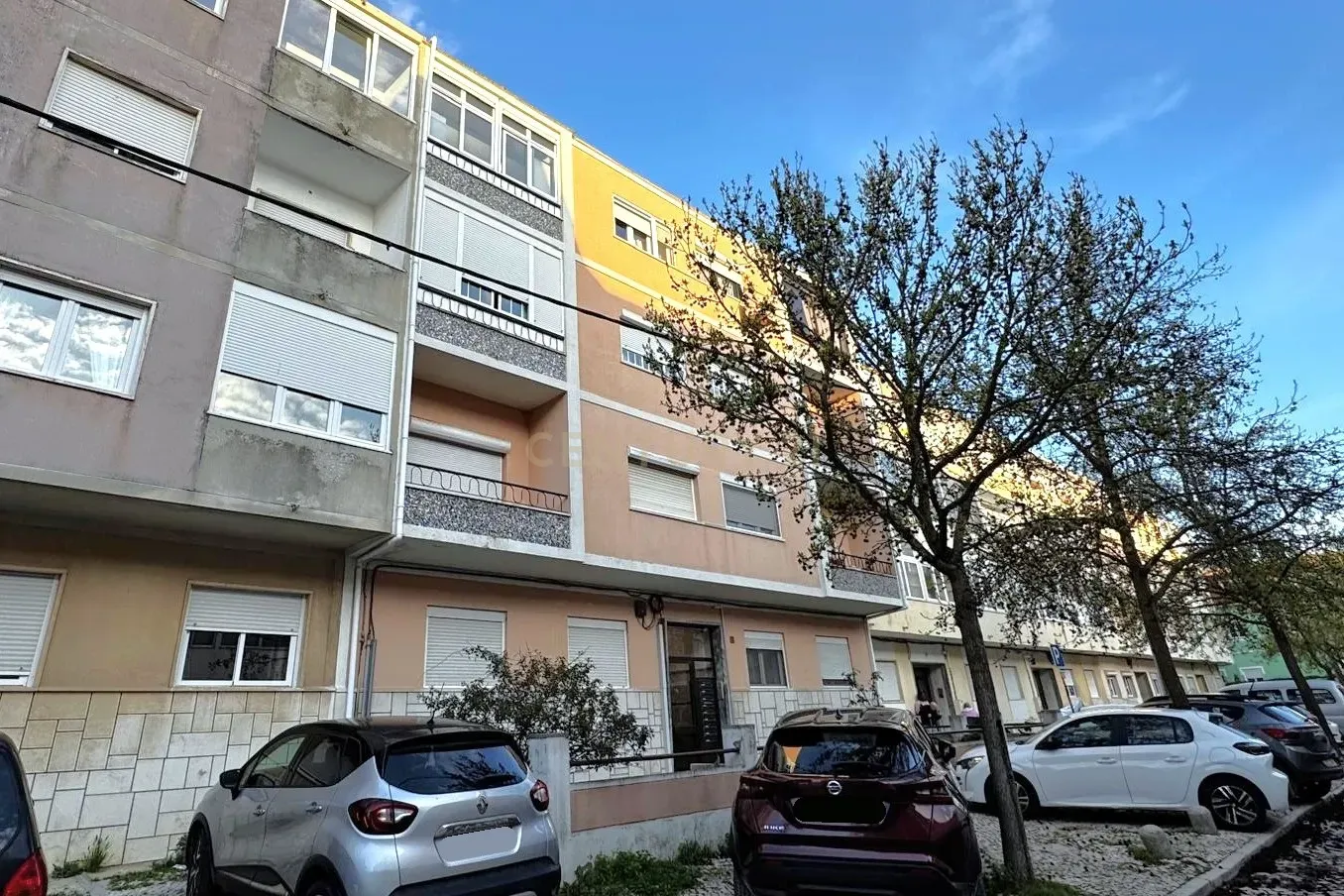 Fotografia 3 de O Refúgio Perfeito entre o Mar e a Cidade. Apartamento T3 parcilmente renovado na Costa da Caparica