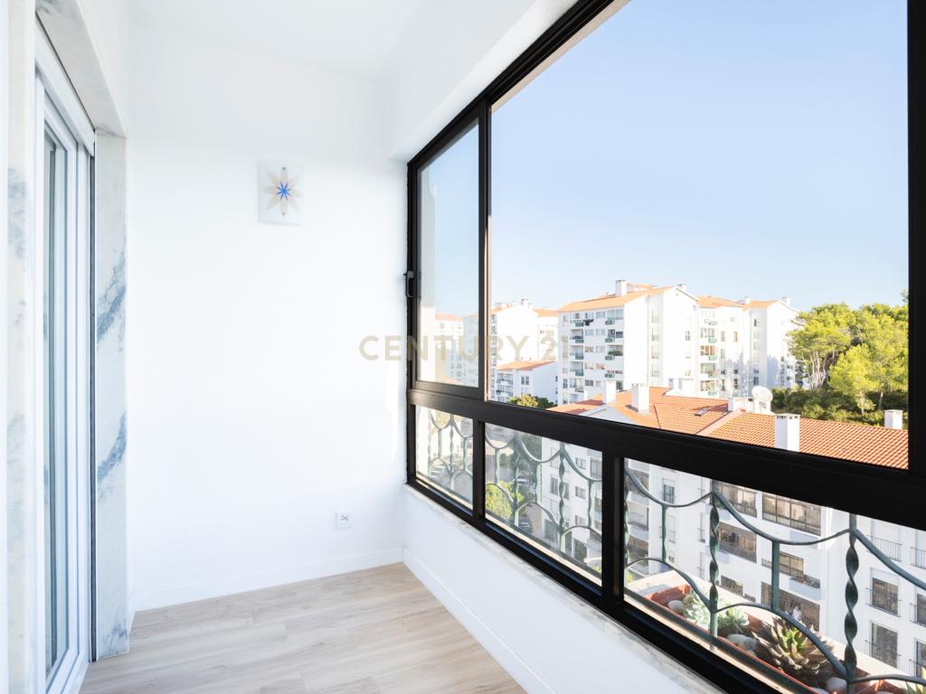 Apartamento T1 + Escritório totalmente remodelado - Image 14