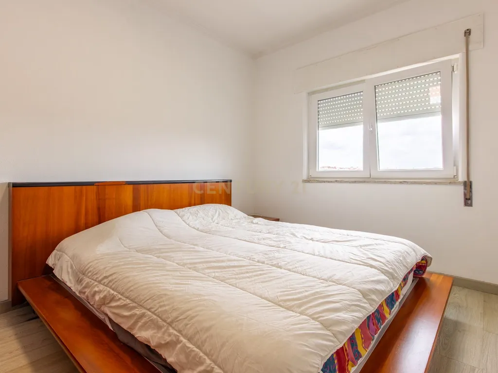 Excelente Apartamento de 4 Assoalhadas com Terraço e Sótão Independente na Quinta do Conde. - Image 16