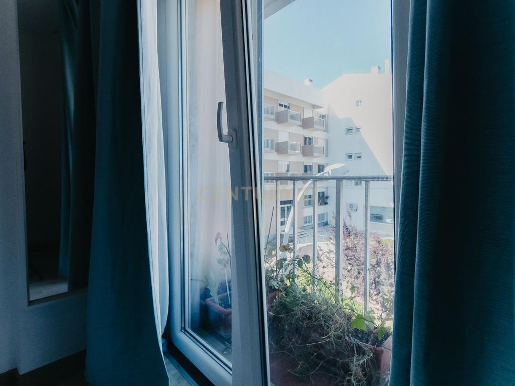 Apartamento T3, 3 varandas e 2 wc. Situado no último piso de um edifício tranquilo, conforto, funcionalidade e uma localização difícil de igualar. - Image 14