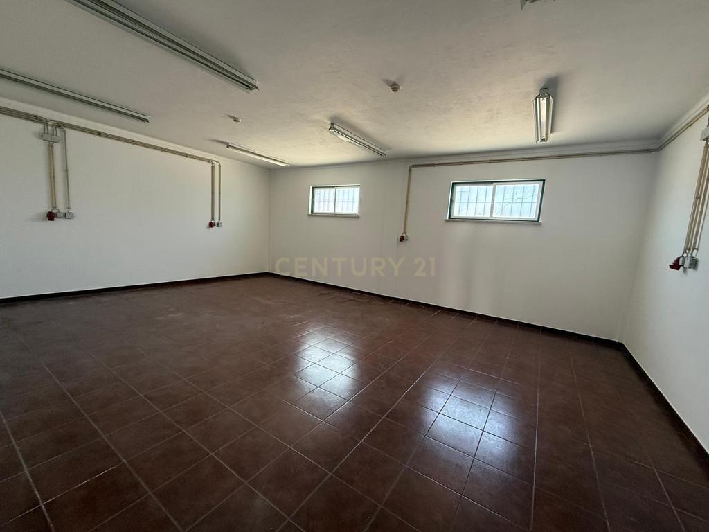 Armazém Industrial para Arrendamento – Riachos, Torres Novas - Image 8