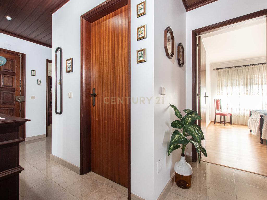 T3 na Urbanização Nova Moita com Varanda e Lareira - Image 19