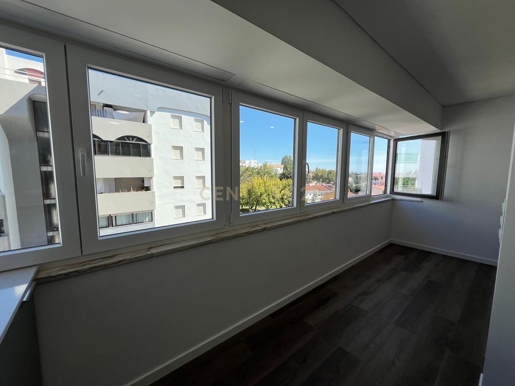 Apartamento T2 totalmente Remodelado. - Image 20