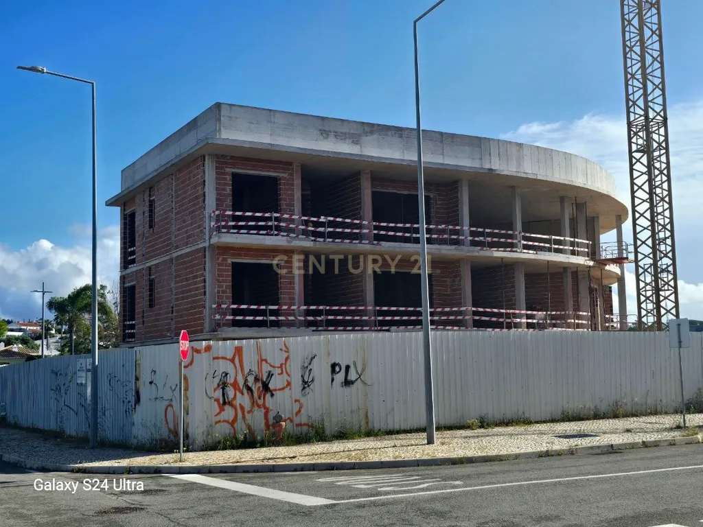 Magnífico apartamento T2+1 de luxo em fase de construção na Meia Praia em Lagos - Image 4